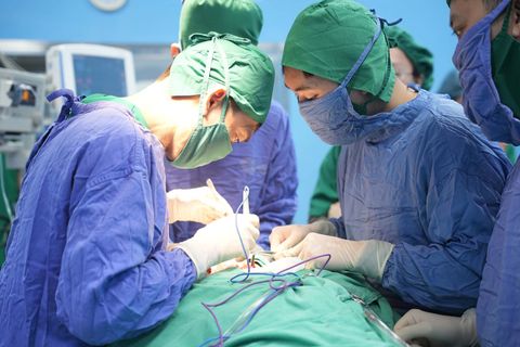 Chủ quan không tái khám định kỳ, thanh niên mắc u tuyến giáp xâm lấn, di căn