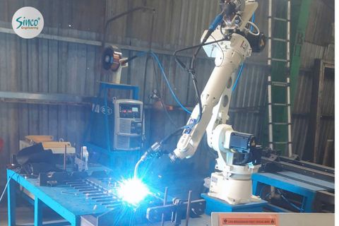 Ứng dụng robot hàn trong sản xuất phụ kiện điện tại SINCO