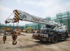 Kato KR-25H-V6: Cần Phụ Cơ Khí Hay Thủy Lực? Lựa Chọn Nào Tối Ưu Cho Công Trình Của Bạn?