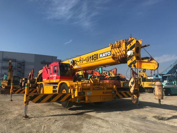 Thực tế cẩu lốp Kato 50 tấn KR50H đời 2005