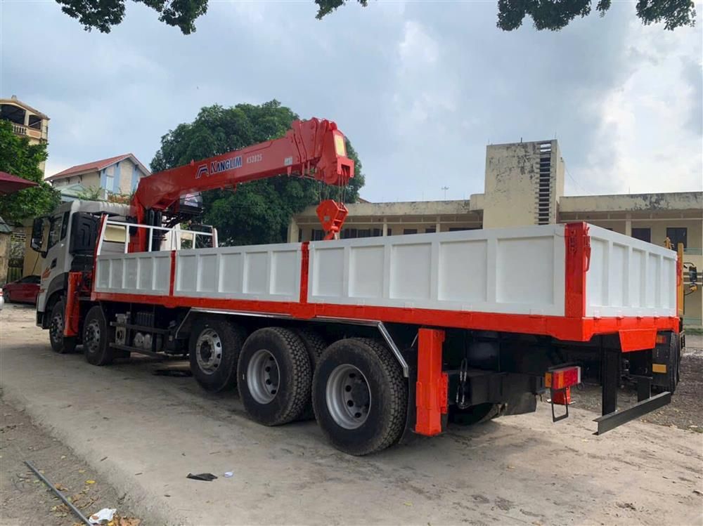 Xe dongfeng 5 chân gắn cẩu 12 tấn Kanglim