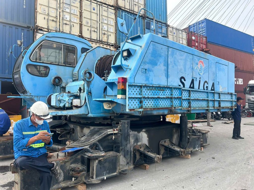 Ảnh thực tế của Cẩu 50 tấn Kobelco 7100 đời 1995
