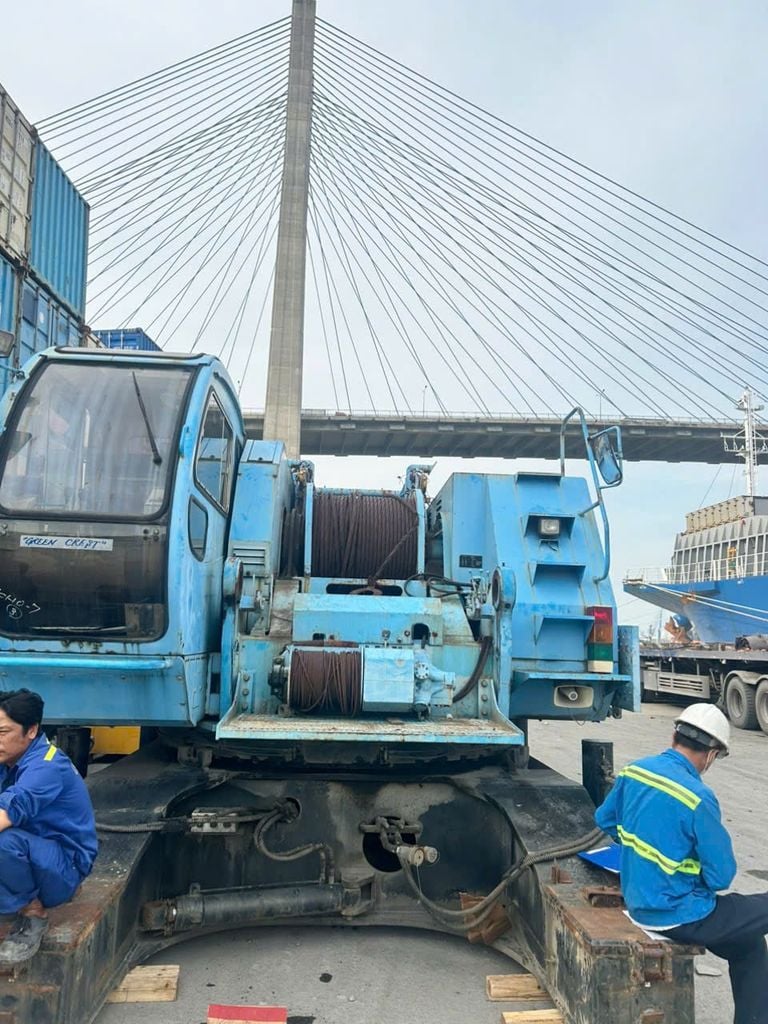 Ảnh thực tế của Cẩu 50 tấn Kobelco 7100 đời 1995