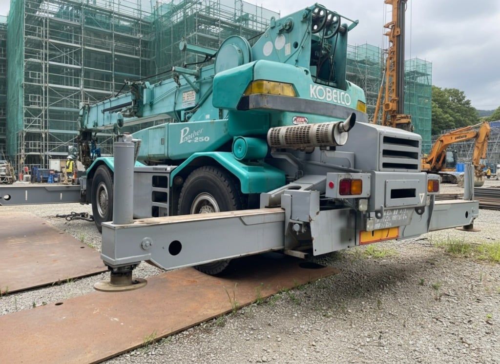 Cẩu lốp 25 tấn cũ Kobelco RK250-3 đời 1996 Nhập Nhật ảnh thực tế
