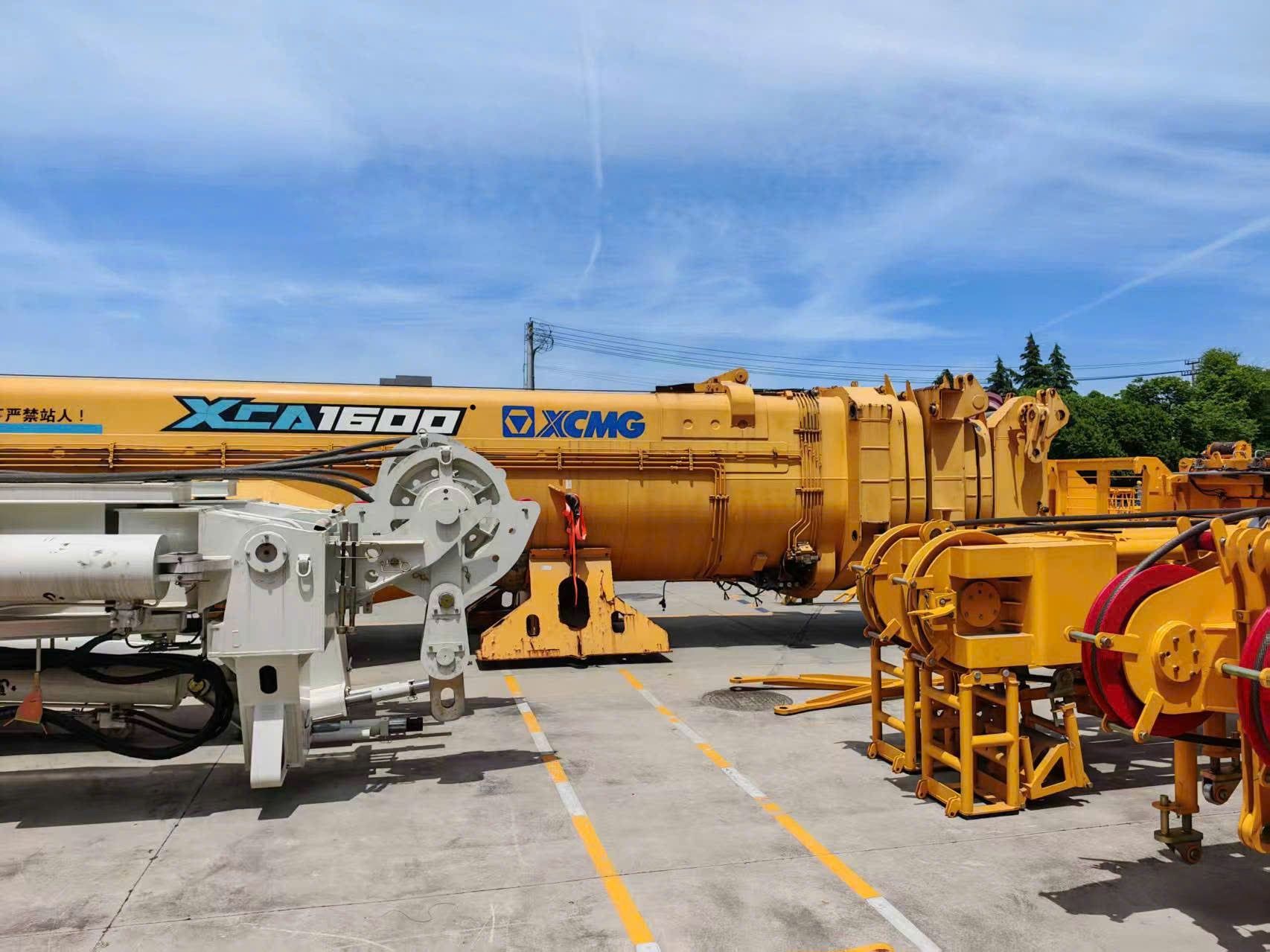 Cẩu XCA1600 đời 2021 lắp dựng công trình siêu trường siêu trọng