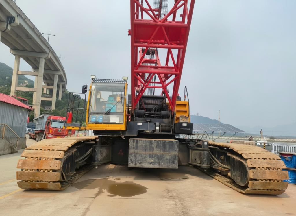 Cẩu Bánh Xích SANY SCC2000 200 Tấn Cũ