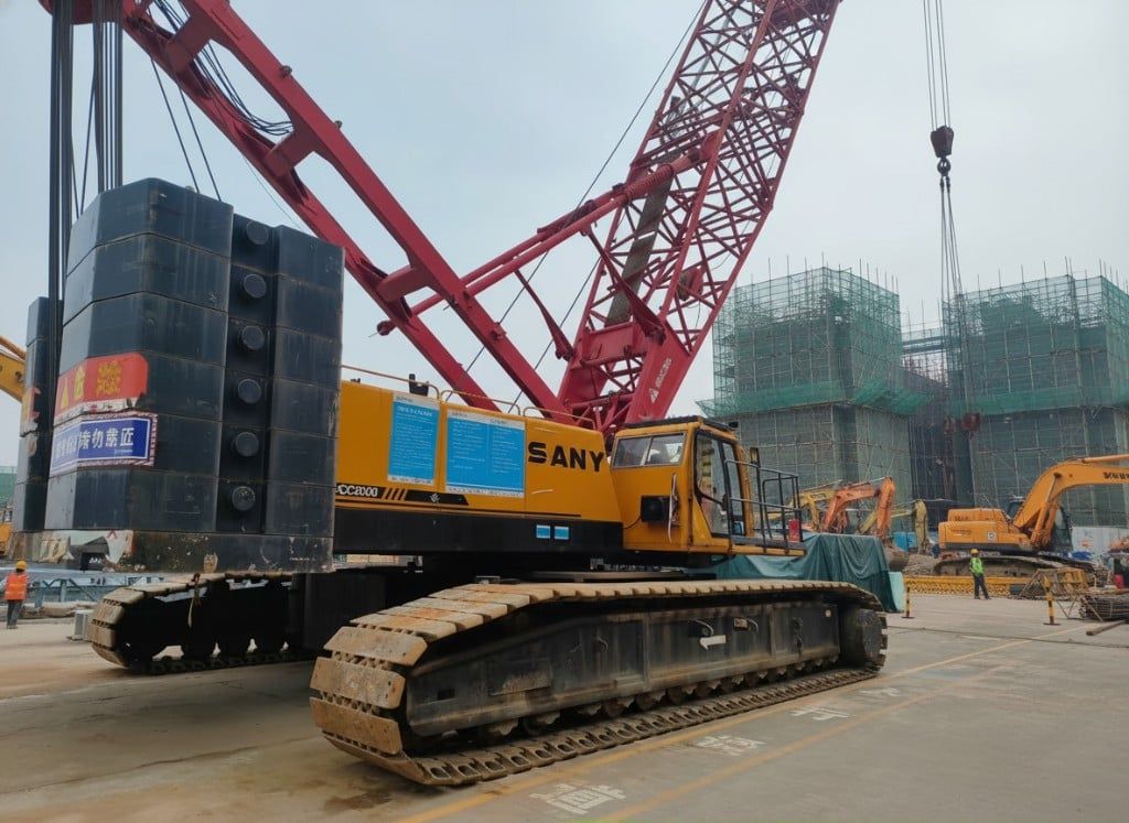 Cẩu Bánh Xích SANY SCC2000 200 Tấn Cũ