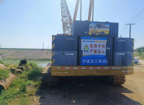 Cẩu Bánh Xích Cũ 55 Tấn XCMG XGC55 2019