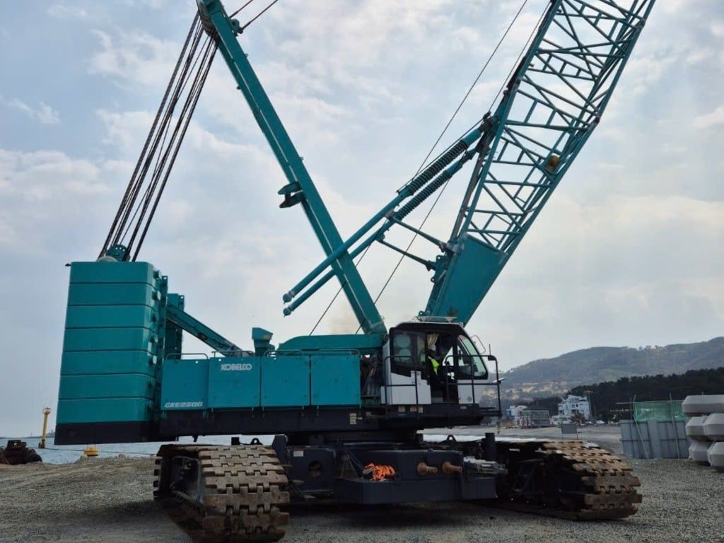 cẩu bánh xích Kobelco CKE2500-2 250 tấn thông số kỹ thuật chi tiết