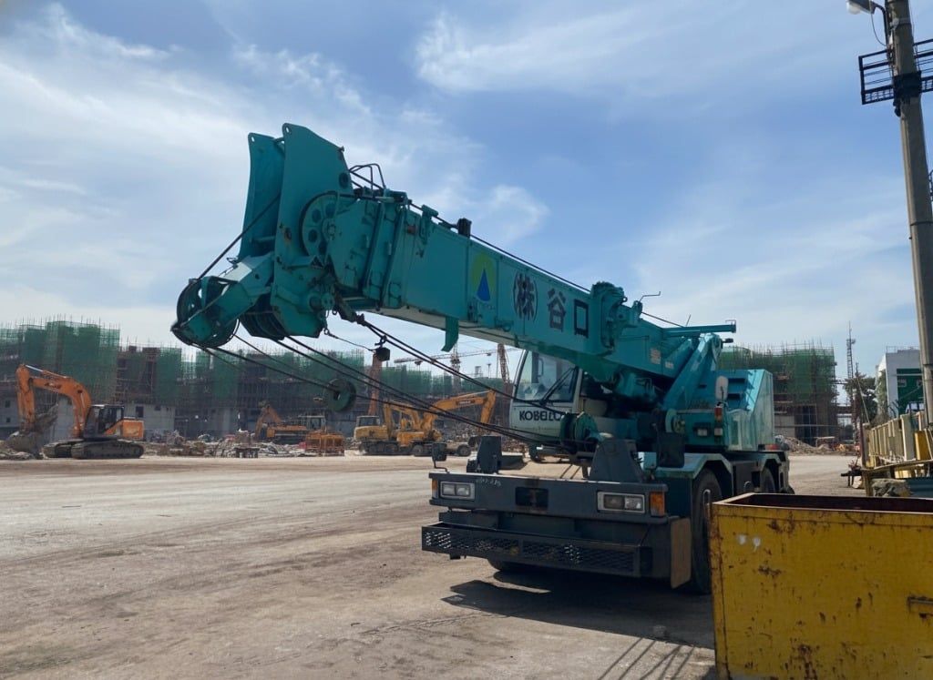 Cẩu lốp cũ 25 tấn KOBELCO RK250-6 đời 2003: Đánh giá chi tiết & Lợi ích đầu tư
