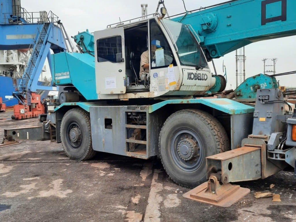 Cẩu lốp cũ 25 tấn KOBELCO RK250-6 đời 2003: Đánh giá chi tiết & Lợi ích đầu tư