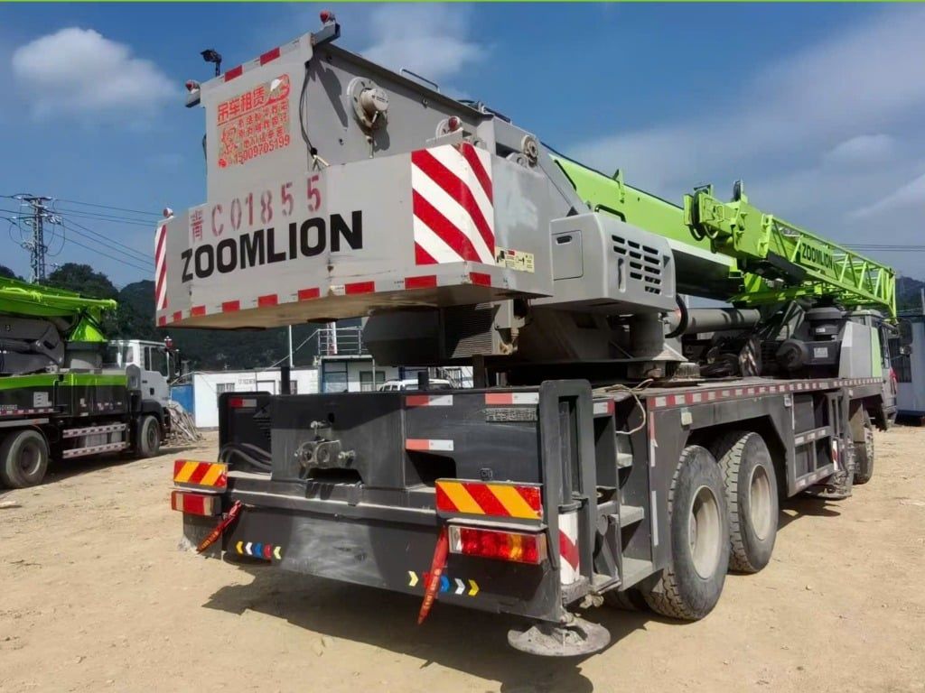 Bán Cẩu lốp 55 tấn cũ Zoomlion QY55V đời 2018 nhập Trung Quốc