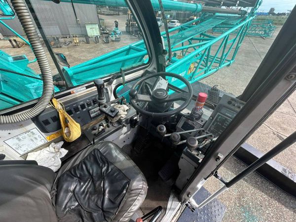 Hinh thực Tế Với Kobelco MK500 Cẩu Lốp Cần Giàn Kobelco MK500 50 tấn đời 2003