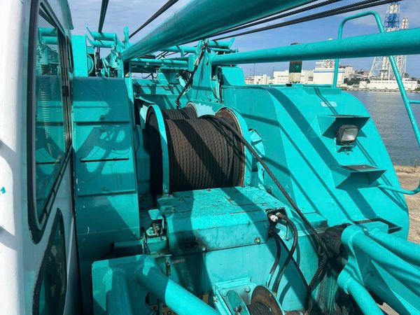 Hinh thực Tế Với Kobelco MK500 Cẩu Lốp Cần Giàn Kobelco MK500 50 tấn đời 2003