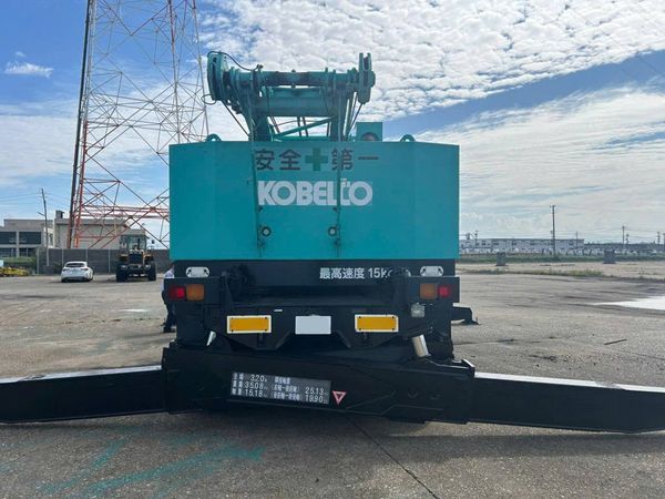 Hinh thực Tế Với Kobelco MK500 Cẩu Lốp Cần Giàn Kobelco MK500 50 tấn đời 2003