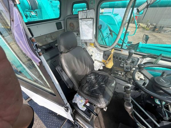 Hinh thực Tế Với Kobelco MK500 Cẩu Lốp Cần Giàn Kobelco MK500 50 tấn đời 2003