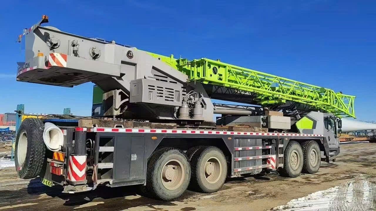 Thông số Cẩu lốp Zoomlion 80 tấn
