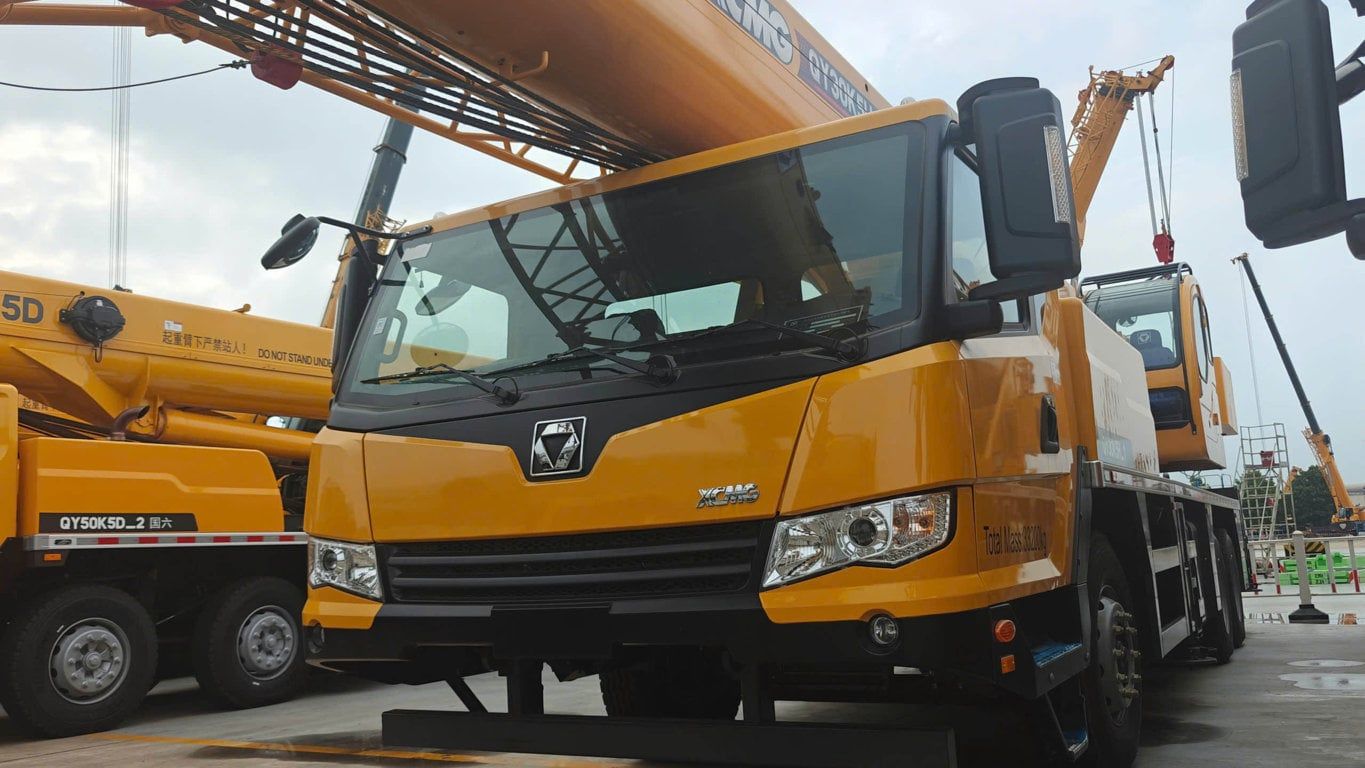 Xe cẩu XCMG QY30K5H cần chính 5 đốt dài tới 43 m