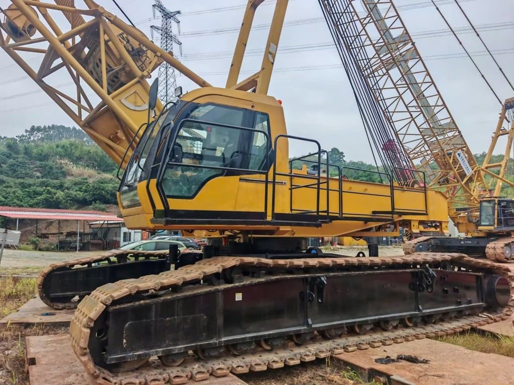 Cẩu xích 130 tấn XCMG đời 2016 nhập khẩu Trung Quốc