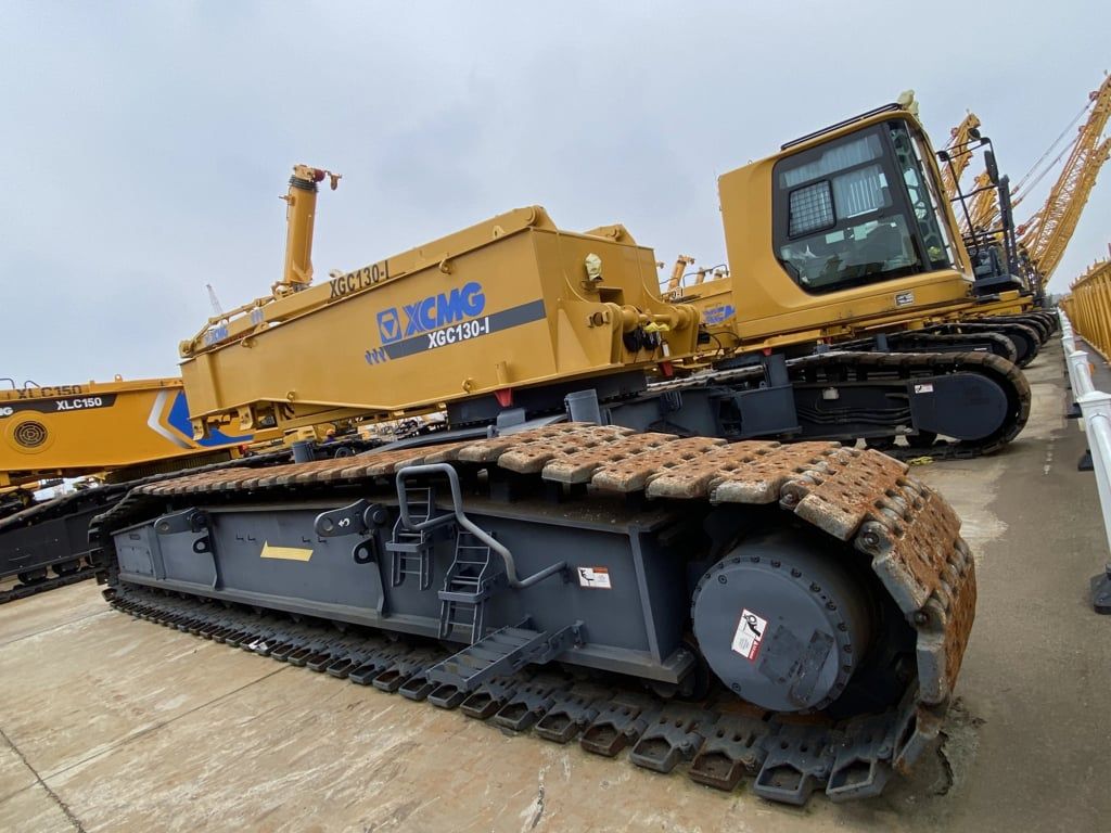 mua cẩu xích 130 tấn XGC130-i tại Việt Nhật