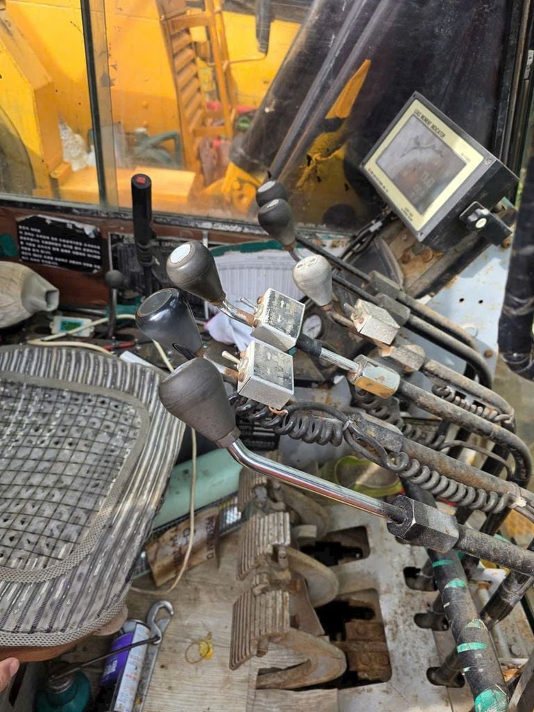 Cẩu xích cũ Sumitomo 50 tấn 1995 SC500