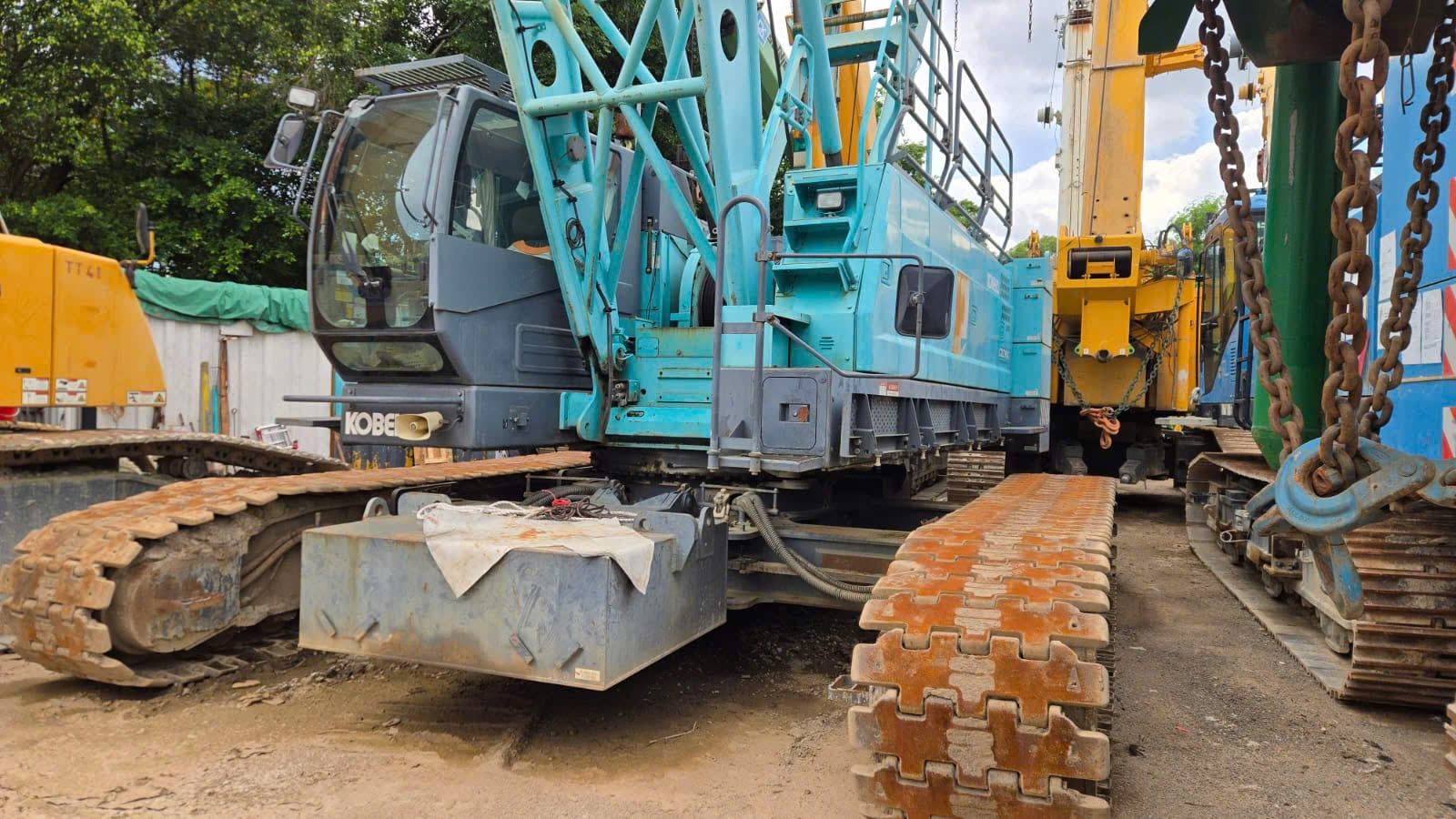 Cẩu bánh xích Kobelco CKE900G 90 tấn cũ 2013
