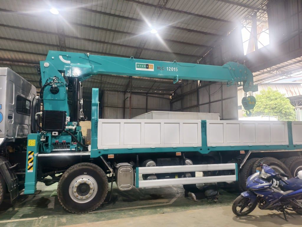 HLC-12015 Sức nâng 12.000 kg là giá trị tại bán kính 3,0 m
