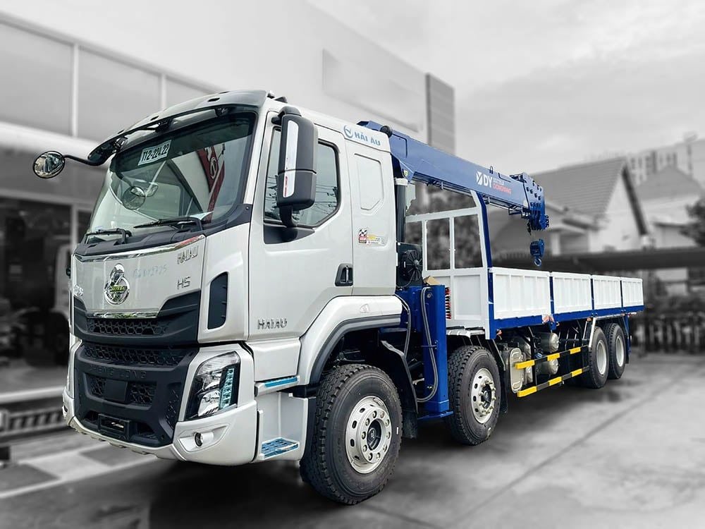 Xe tải gắn cẩu 12 tấn Chenglong LZ1310 + Dongyang SS2725LB