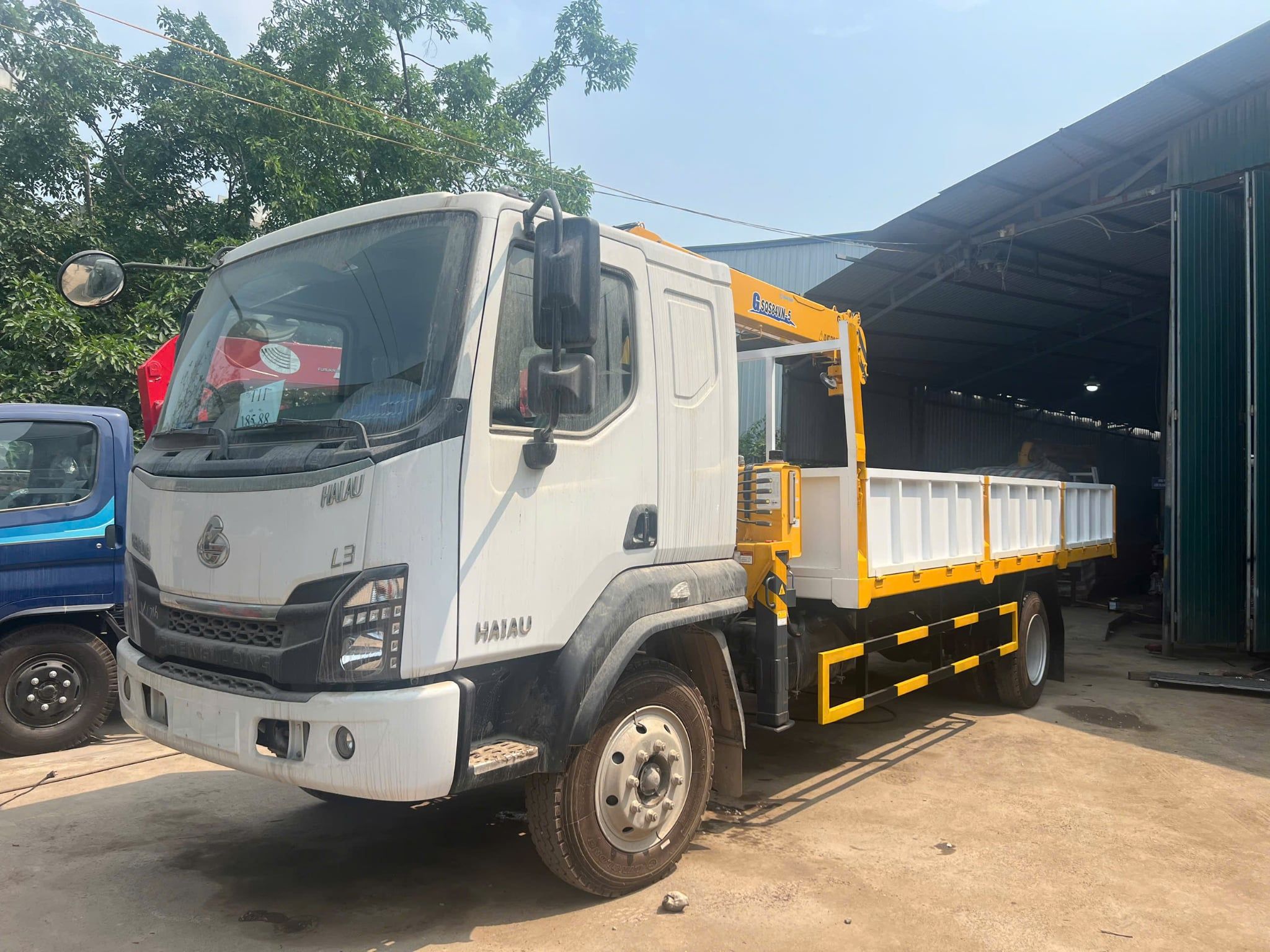 Xe tải Chenglong L3 gắn cẩu XCMG GSQS84VN-5