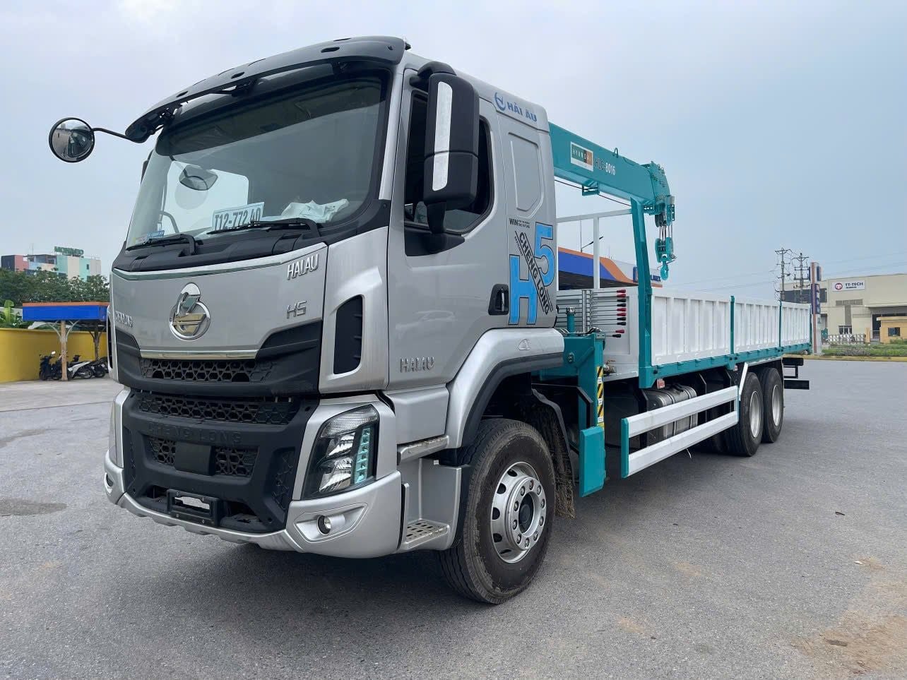 Điều khiến bản Chenglong 6x4 + HLC-8016 này khác biệt
