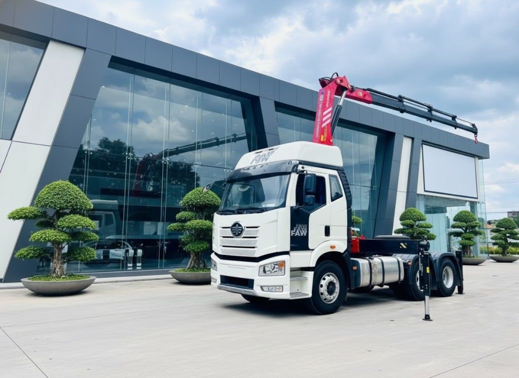 Ưu điểm Đầu kéo FAW J6P 375 HP gắn cẩu Sany SPK18500