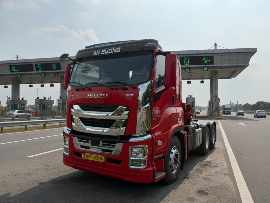 Đầu kéo gắn cẩu 12 tấn Palfinger PK32080C cho ngành logistic