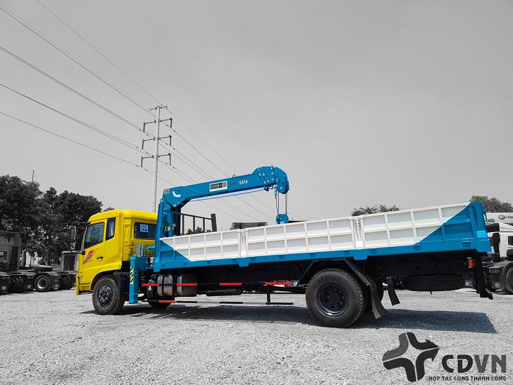 Xe tải gắn cẩu HLC-5014 5 tấn bàn giao cho Công ty Đăng Toàn Quảng Ninh