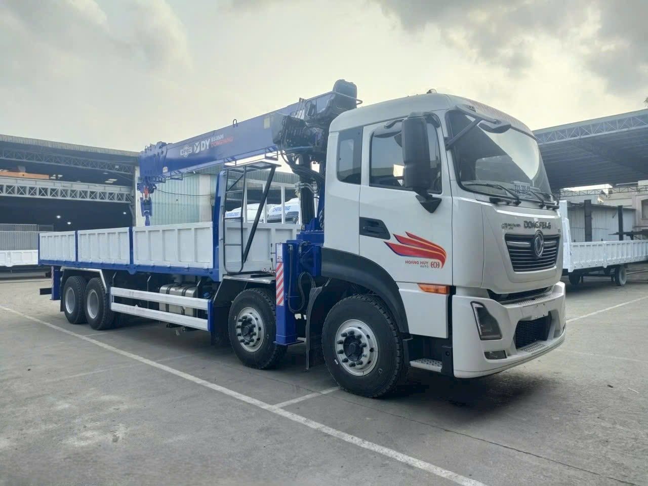Xe cẩu tự hành 15 tấn Dongfeng KL 340HP gắn cẩu Dongyang SS3506