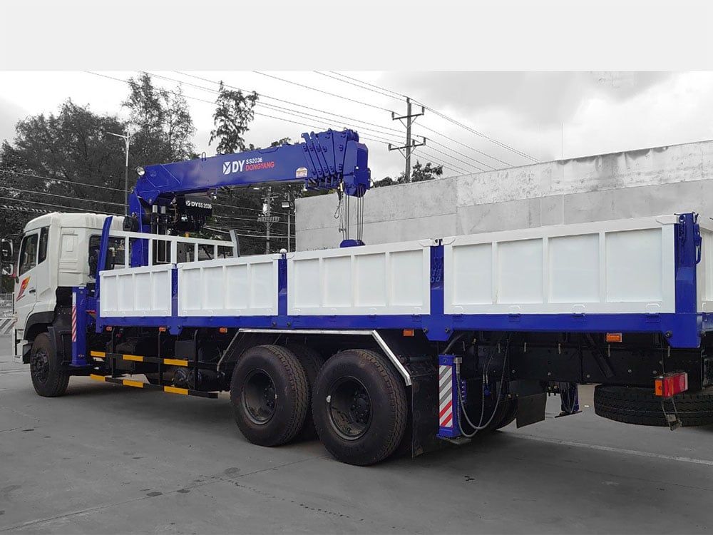 Tải trọng 8.600 kg · Tổng trọng tải 24.000 kg · Lọt lòng thùng 8.020 × 2.350 × 650 mm.