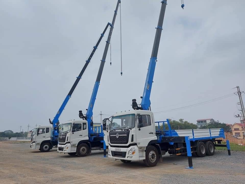 Xe tải Dongfeng 6x4 gắn cẩu Dongyang SS1926 7 tấn