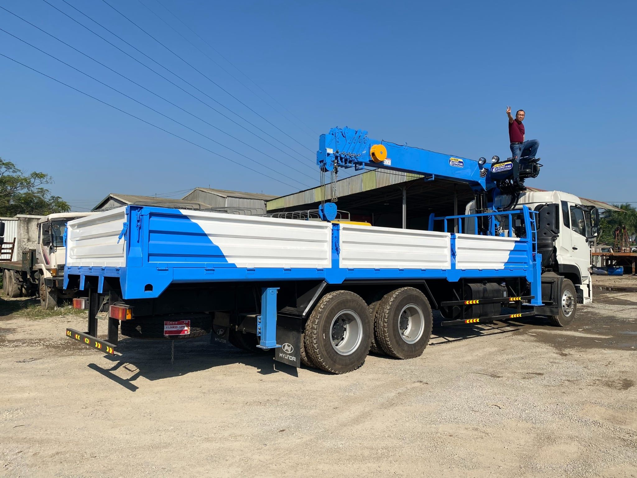 Chưa biết chọn cấu hình/model nào? VietNhatCorp tư vấn miễn phí theo tải trọng, tầm với và loại công trình thực tế của bạn.