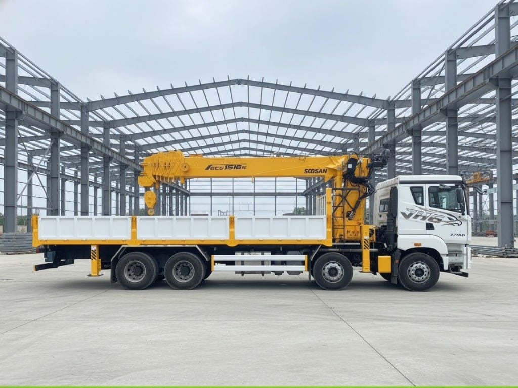 xe cẩu tự hành 15 tấn FAW JH6 8x4 gắn cẩu Soosan SCS1516S thùng 8m