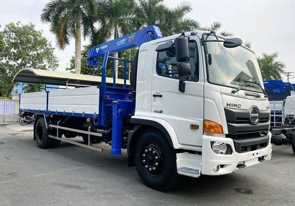 Xe cẩu 5 tấn Tadano nền xe Hino