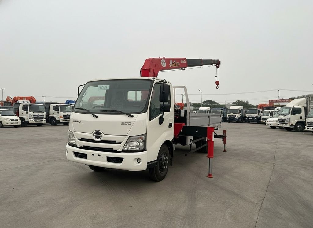 Hino XZU730 gắn cẩu Unic 3T5Đ URV345