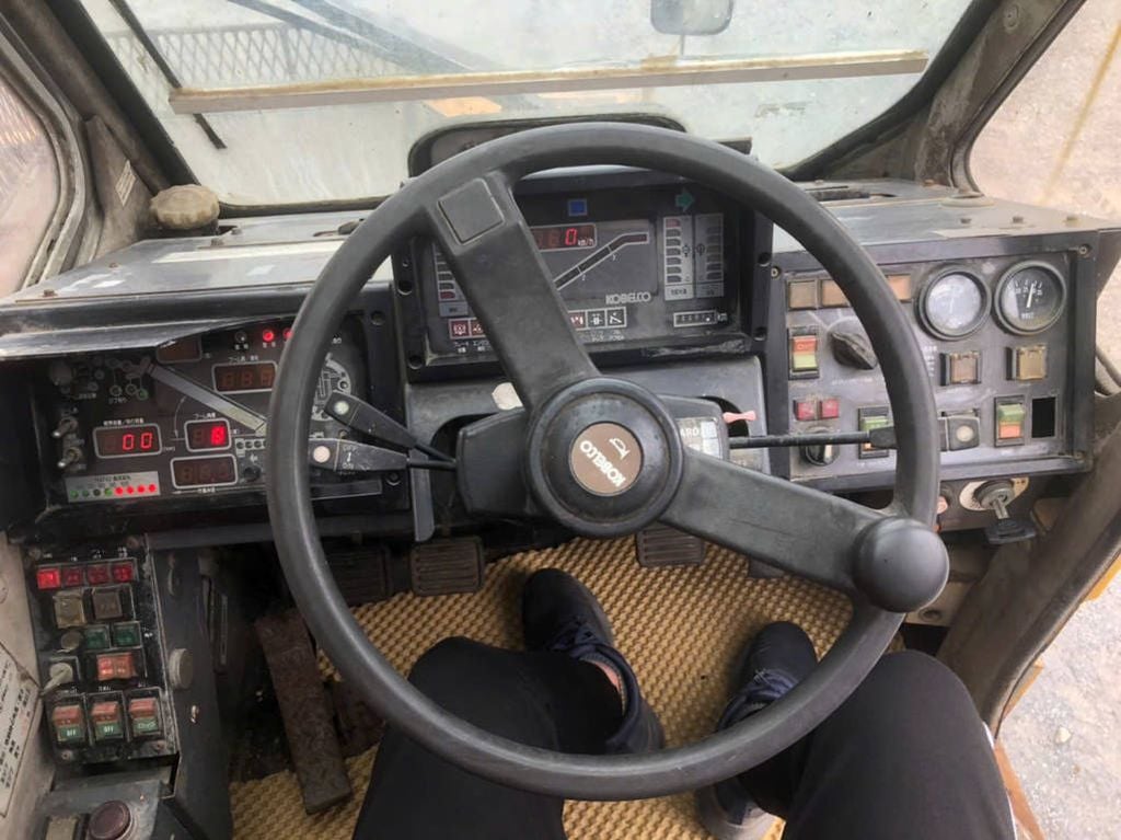 Cẩu bánh béo 25 tấn Kobelco RK250-2 đời 1991