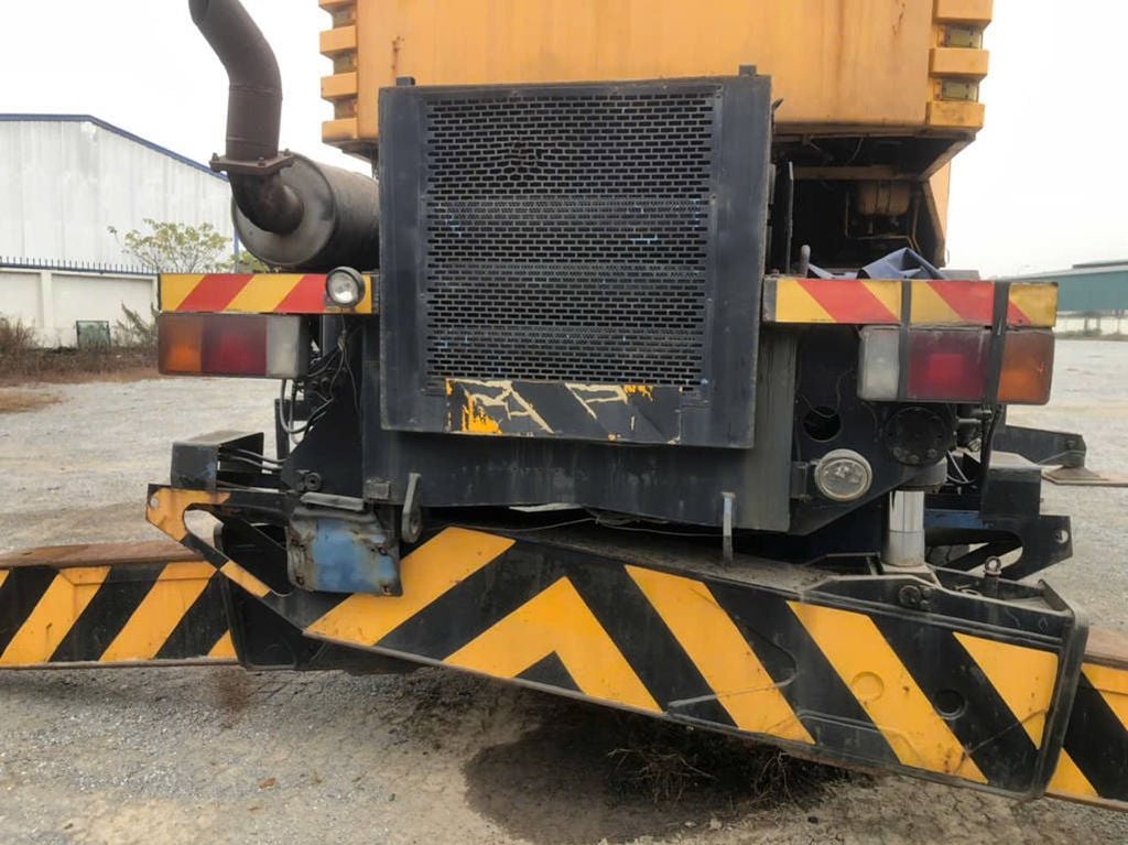 Cẩu bánh béo 25 tấn Kobelco RK250-2 đời 1991