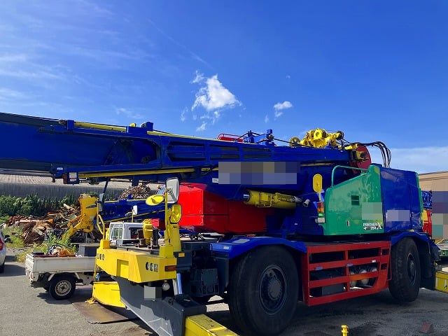 Xe cẩu bánh béo 25 tấn Kobelco RK250-7