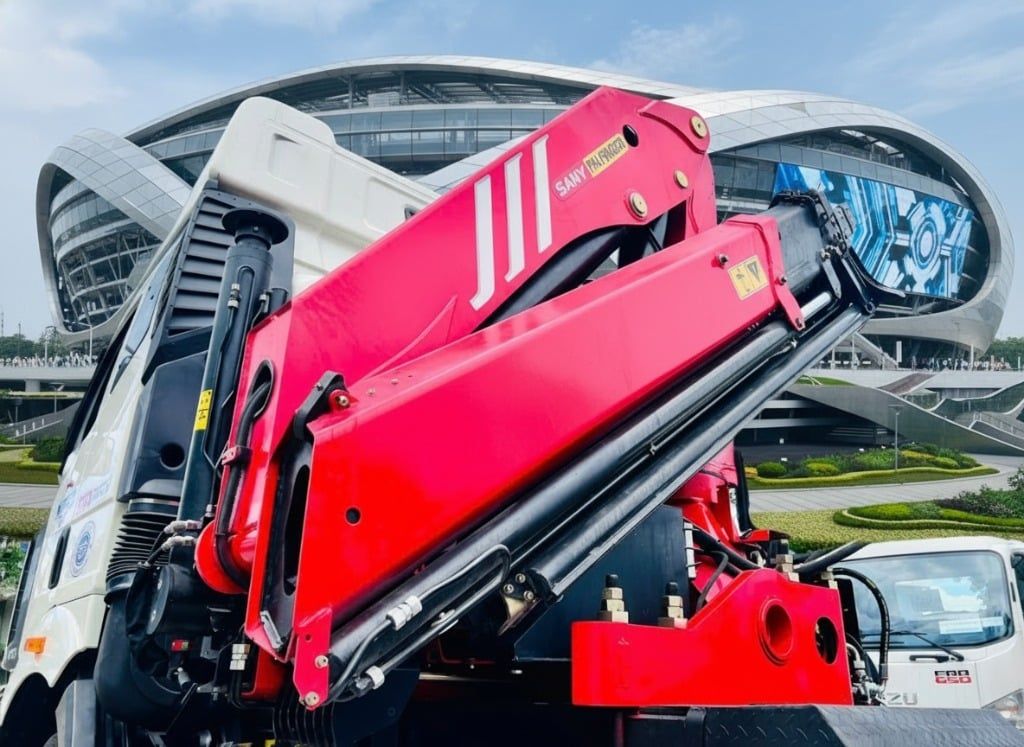 tại sao nên đầu tư đầu kéo FAW J6P 375 HP gắn cẩu Sany SPK18500 8 tấn