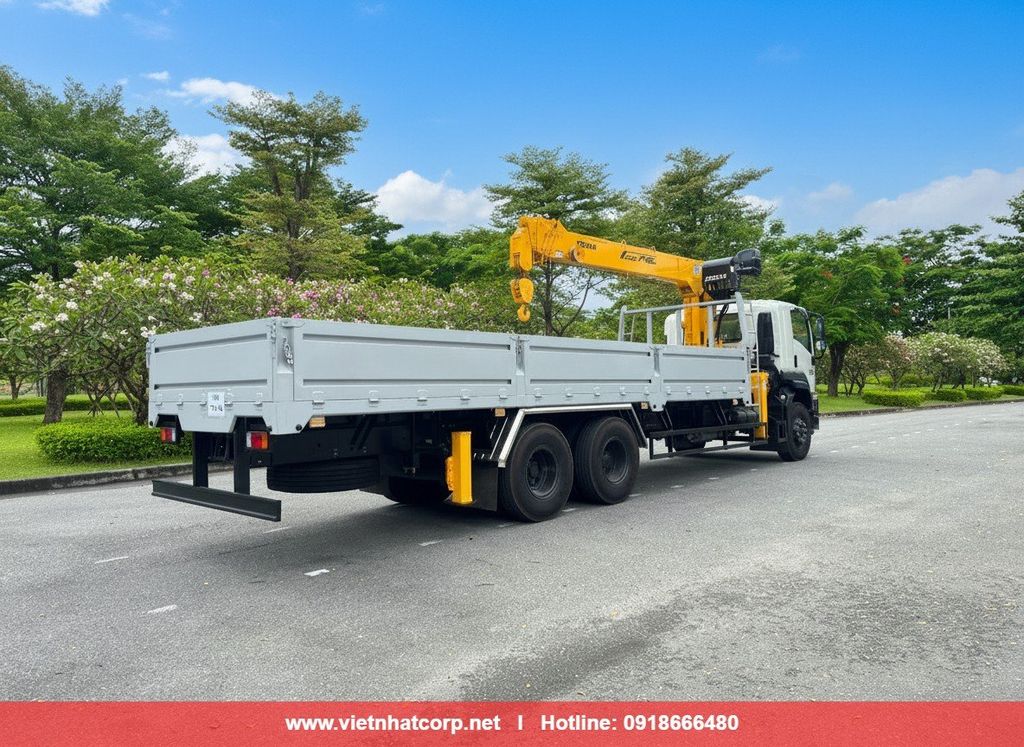 Xe tải gắn cẩu 8 tấn Soosan SCS746L nền xe Isuzu FVM