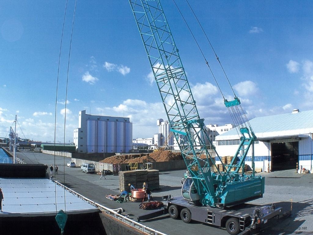 Cẩu Lốp Cần Giàn Kobelco MK500 50 tấn làm cảng sông cảng biển
