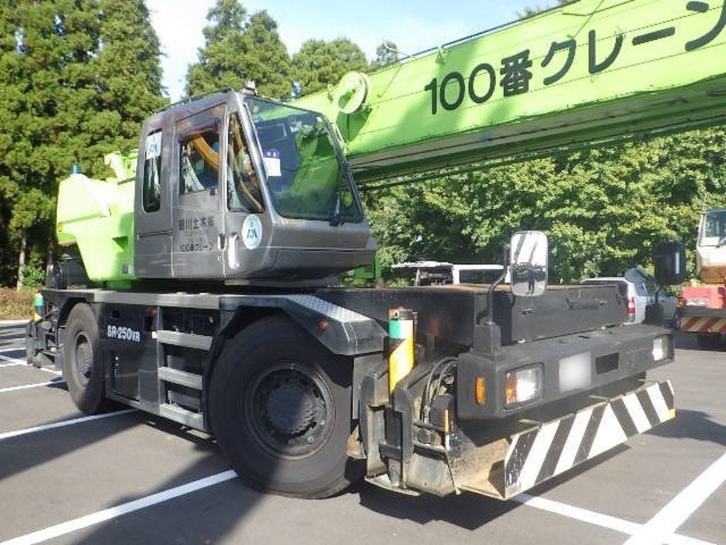 Cẩu Kato 25 tấn KR25H-V đời 2005