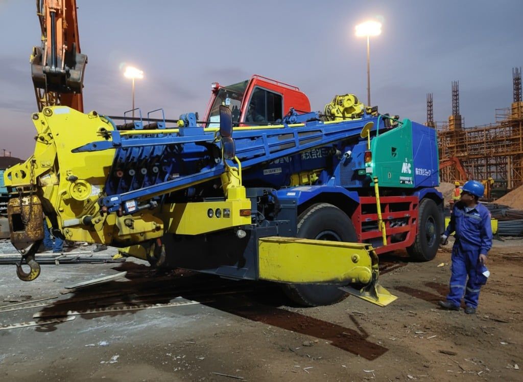 Cẩu địa hình bánh lốp 25 tấn Kobelco RK250-8