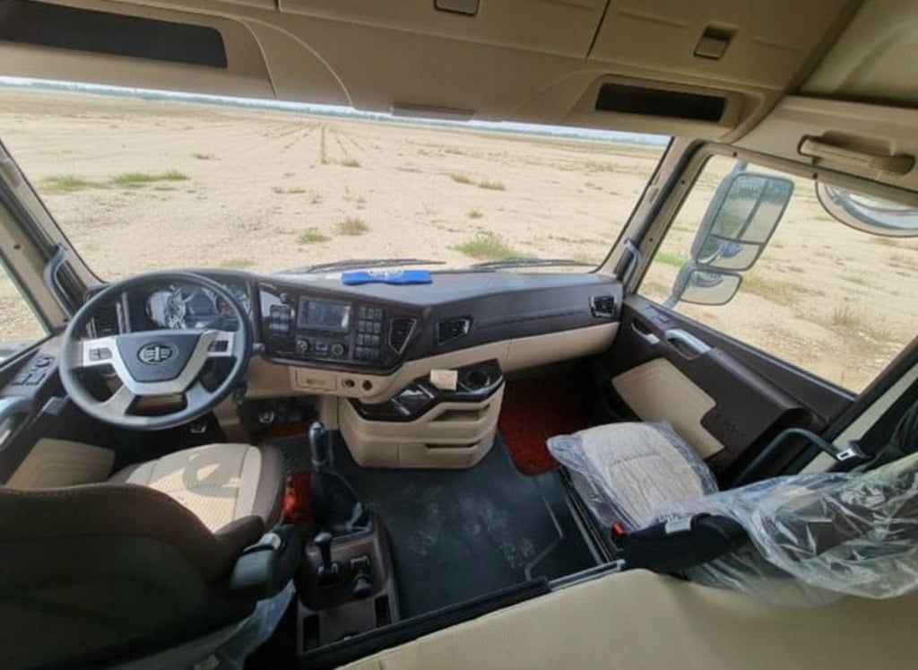 Nội thất Faw 460Hp JH6 cầu dầu
