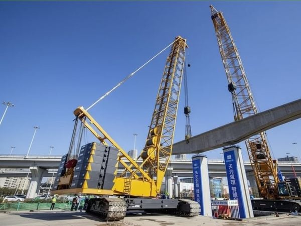Giá Xe cẩu bánh xích 150 tấn XCMG XLC150